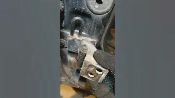 Люфт в петле водительской двери Audi A4 B5